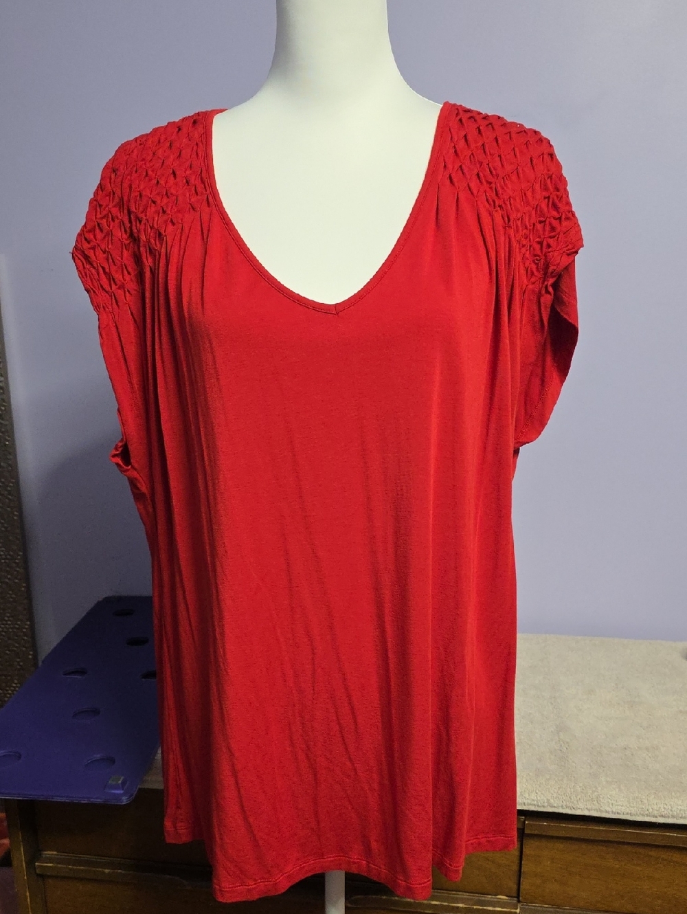 Cable & Gauge Red Short Sleeve V-Neck‎ Top with Smocked Shoulders